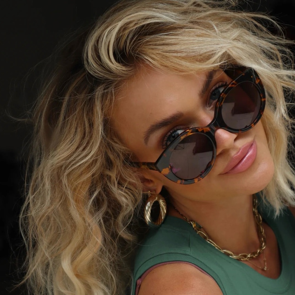DIFF Emmy Black Cat-Eye Sunglasses